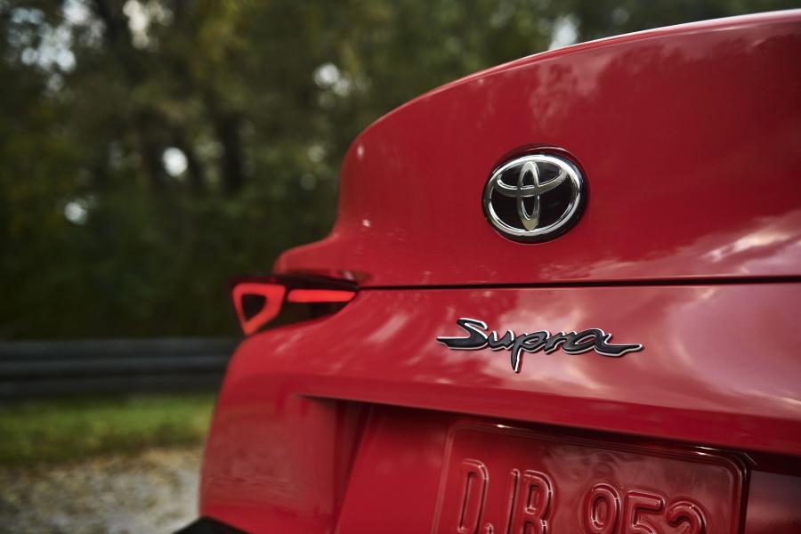 Логотип Toyota GR Supra (A90) 2019 года  (NA) (фото 23 из 56)